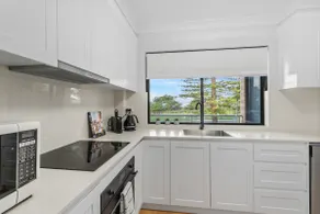 Esplanade Escape: Beachfront Family Bliss - Image 4