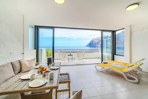 Stunning cliffs and ocean view in Los Gigantes - Image 2