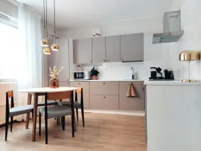 Downtown Boutique Suite: Free parking, AC & Wi-Fi - Image 2