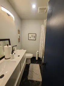 Comfy/Spacious 4 Bed/2Bath home near DT! - Image 4
