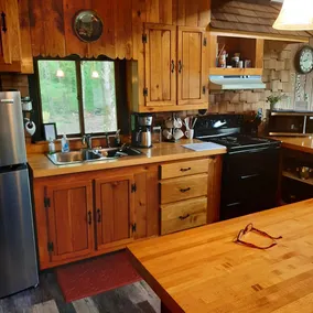 Cabin in the woods - Image 3