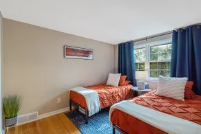 Comfy 4BR 𝓱𝓸𝓶𝓮 min. from SU, Hosp, LeMoyne, DT - Image 4
