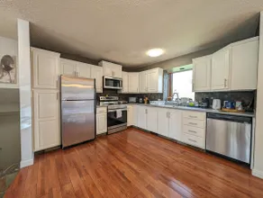 King Bed|3BR 2 Bath|Near Airport|Free Parking|BBQ - Image 3