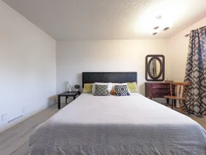 King Bed|3BR 2 Bath|Near Airport|Free Parking|BBQ - Image 2