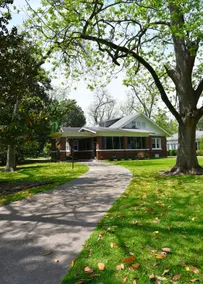 Historic Hennen House on Lake Providence - Image 2