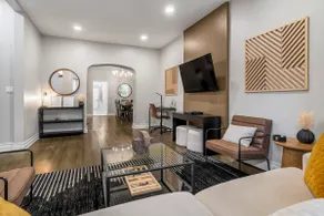Lakeview Lux - 20min to Wrigley - Free Parking - Sleeps 17+ - Image 5