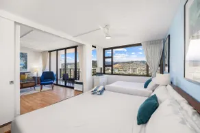 Waikiki Beach escape w/ lanai & scenic views - Image 4
