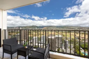 Waikiki Beach escape w/ lanai & scenic views - Image 3