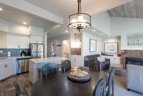 Scenic Two-Bedroom Suite Near Redmond - Image 5
