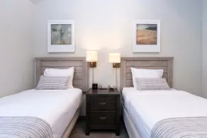Scenic Two-Bedroom Suite Near Redmond - Image 2