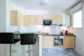 2 rooms in the city center with terrace and parking - Image 5