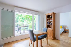2 rooms in the city center with terrace and parking - Image 2