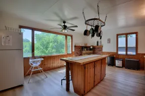Cozy Cottage on Quiet Street – Walk to Beach & Downtown - Image 5