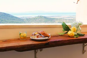 Leo's porch - Image 2