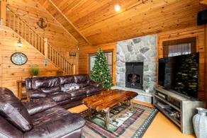 Sand Rock Lodge, Fire Pit, 3bd, 2bth sleeps 10 - Image 4