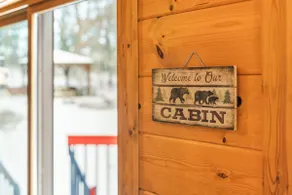 Sand Rock Lodge, Fire Pit, 3bd, 2bth sleeps 10 - Image 2
