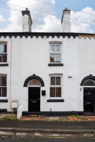 2 Bedroom House with Parking. Close to River walks - Image 4