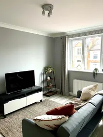 Modern 2 Bedroom Apartment in Reading Town Centre - Image 2