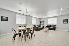 K New 4Rooms5Beds Spacious House - Image 4