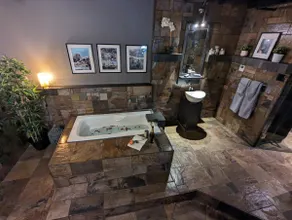 Romantic Japanese Spa Loft Near Rogers Arena - Image 2