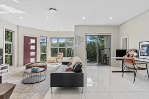 3BRS spacious/pet welcome in centre of Gungahlin - Image 2