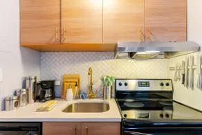 Walk everywhere! Serene downtown Seattle suite - Image 4
