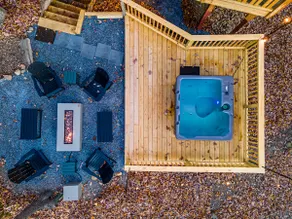 4BR Treetop Hex, Indoor FirePit, 360degTV, Hot Tub - Image 3