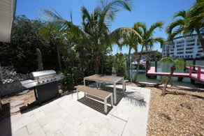 vintage vibe ~ 3 min to beach ~ pool ~ - Image 5