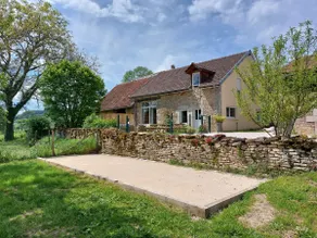 House located in the heart of Burgundy 170 m² - Image 2