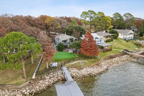 Lone Star Lake Cottage-4 bed/bath, putting green - Image 4