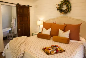The Romantic Greystone Cottage - Image 3