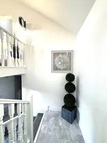Modern Cardiff Home - parking for up to 3 cars - Image 5