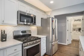 4 BR | 3 BA | Chef Kitchen | 1 Gbps - Image 2
