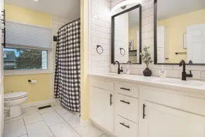 4 BR | 3 BA | Chef Kitchen | 1 Gbps - Image 4