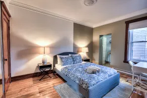 Luxe & Prestige on Essential St.Catherine Street - Image 4