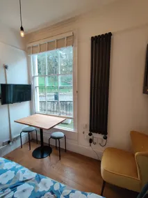 Studio in central Bath with Free Parking - Image 3