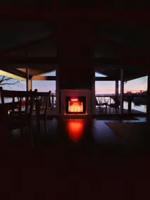 Luxury Lakefront Haven - Image 3