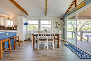 Luxury Lakefront Haven - Image 5