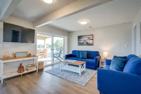 Luxury Lakefront Haven - Image 4