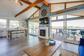 Luxury Lakefront Haven - Image 2