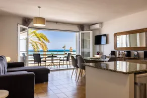 LARGE CENTRAL OCEANFRONT WIFI - Image 3