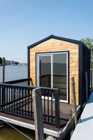 Midnight Retreat Houseboat @ SōLSTAY Marina - Image 4