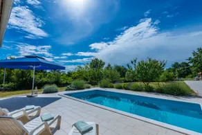 Private pool villa in a 1900 sqm garden - Image 2