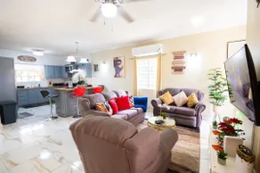 Beautiful Luxury 3BR in Gated Kingston's Haven. - Image 4