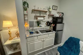 Centrally Located Studio Apartment - Image 5
