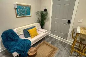 Centrally Located Studio Apartment - Image 2