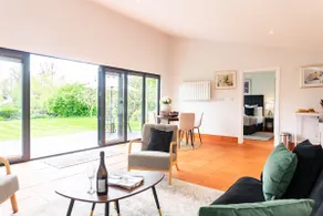 Quarry View Garden Studio in Shrewsbury with Parking - Image 3