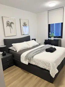 Pool, Gym, Hot Tub Spa - Modern Apt w/ fab Rooftop - Image 3
