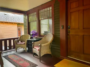 Craftsman home~ Close to Light Rail, UW, U-Village - Image 4