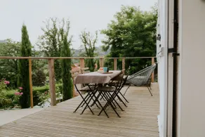 Spacious and bright 2-room apartment with fully-equipped kitchen - Image 5